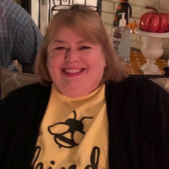 Meet your Posher, Karen - Picture 2 of 2